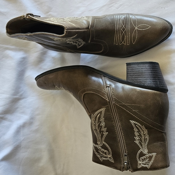 BROWN BOOTIE - Picture 5 of 5